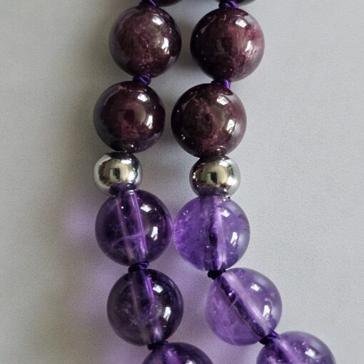 Amethyst-Granat-Mala mit Amethyst-Anhänger (Freiform): – Bild 16
