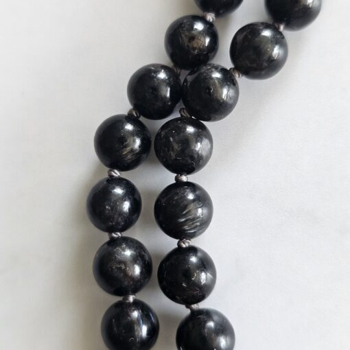 Anthophyllit-Mala mit einem Anthophyllit-Donut – Bild 17