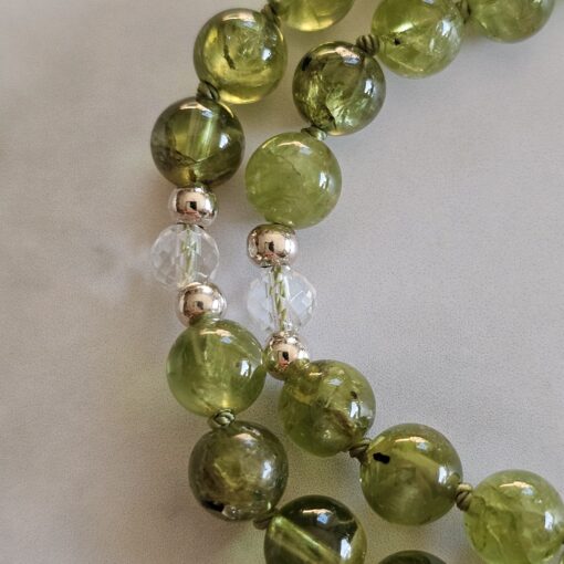 Peridot-Bergkristall (facettiert) -Mala mit Chakra-Anhänger aus 925 Silber und Armband – Bild 17