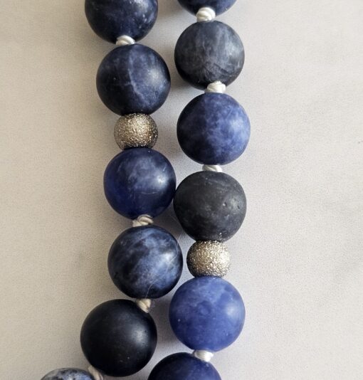 Sodalith (matt) -Schneequarz-Mala mit Sodalith-Anhänger (Oval) – Bild 17