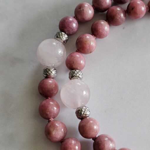 Thulit-Rosenquarz-Mala mit Thulit-Anhänger (Oval) und Armband – Bild 17