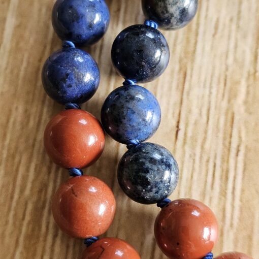 Dumortierit-Jaspis (rot) -Mala (1) mit Dumortierit-Donut und Armband – Bild 17