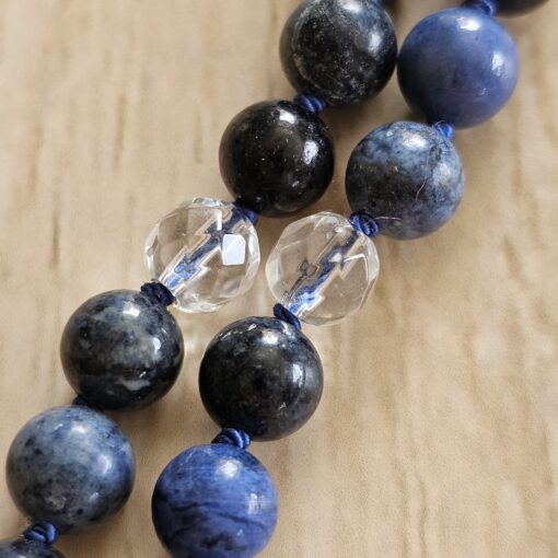 Dumortierit-Bergkristall (facettiert) -Mala mit Dumortierit-Delphin – Bild 17