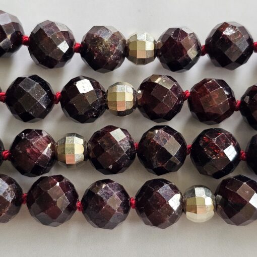 Granat (facettiert) -Mala mit Granat-Anhänger (Freiform) und 2 Armbändern – Bild 15