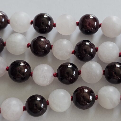 Granat-Rosenquarz (matt) -Mala mit Granat-Anhänger (Freiform) und 2 Armbändern – Bild 15
