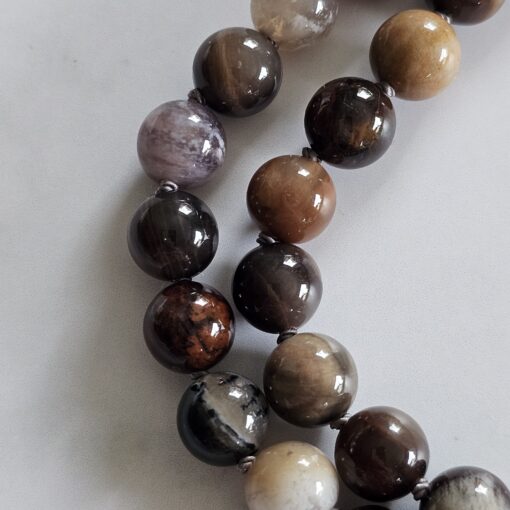 Versteinerte Holz-Mala (2) mit kleinerem, versteinertem Holz-Anhänger (Freiform) und Armband – Bild 18