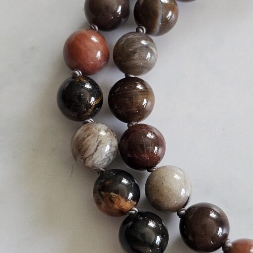 Versteinerte Holz-Mala (2) mit kleinerem, versteinertem Holz-Anhänger (Freiform) und Armband – Bild 19