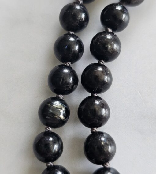 Anthophyllit-Mala mit einem Anthophyllit-Donut – Bild 19