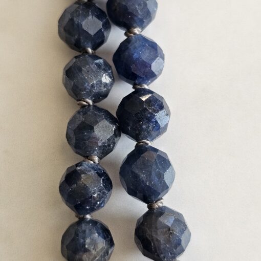 Saphir (blau und facettiert) -Bergkristall (facettiert) -Mala (2) mit Edelstahlanhänger (Lotusblüte) – Bild 19