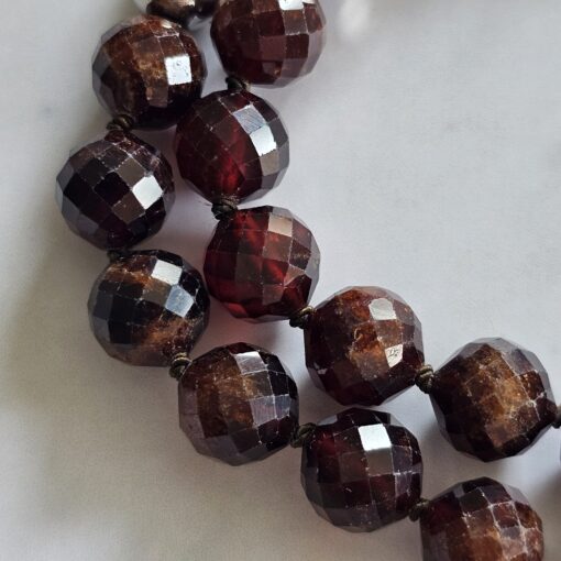 Granat (Malaya-Granat, facettiert) -Mala mit Eklogit-Donut und Armband – Bild 20