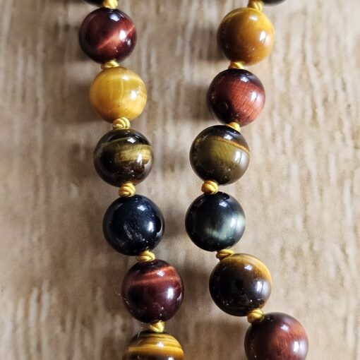Tigerauge (bunt) -Messing-Mala mit Falkenauge-Anhänger (Freiform) – Bild 20