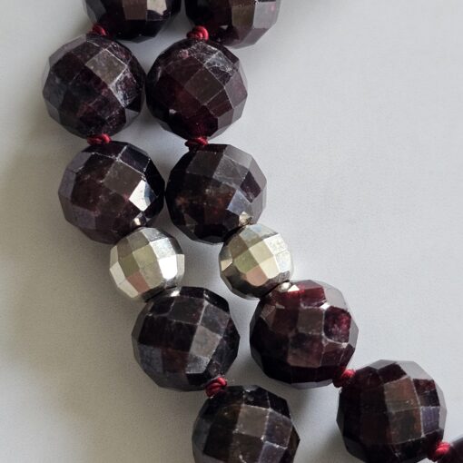 Granat (facettiert) -Mala mit Granat-Anhänger (Freiform) und 2 Armbändern – Bild 19