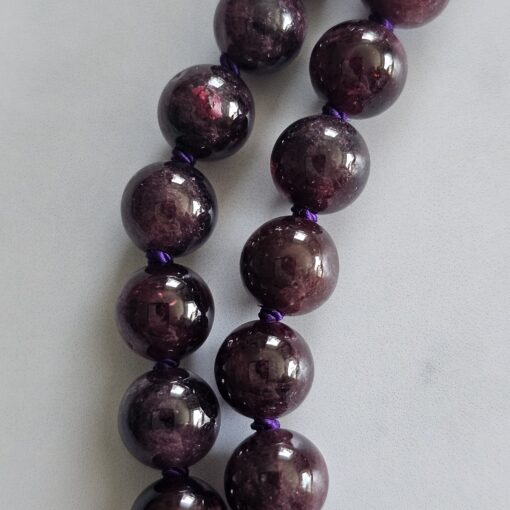 Amethyst-Granat-Mala mit Amethyst-Anhänger (Freiform): – Bild 21