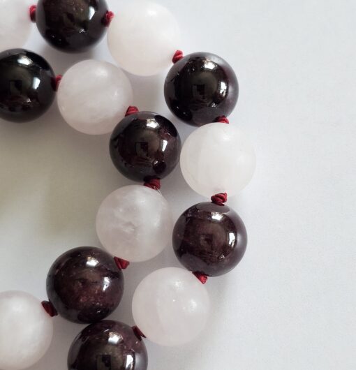 Granat-Rosenquarz (matt) -Mala mit Granat-Anhänger (Freiform) und 2 Armbändern – Bild 20