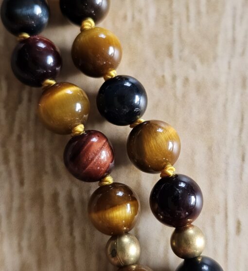 Tigerauge (bunt) -Messing-Mala mit Falkenauge-Anhänger (Freiform) – Bild 21