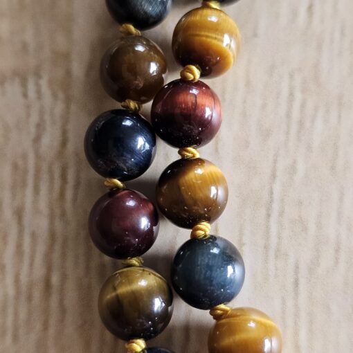 Tigerauge (bunt) -Messing-Mala mit Falkenauge-Anhänger (Freiform) – Bild 22