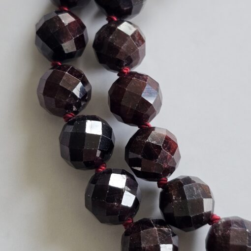 Granat (facettiert) -Mala mit Granat-Anhänger (Freiform) und 2 Armbändern – Bild 21