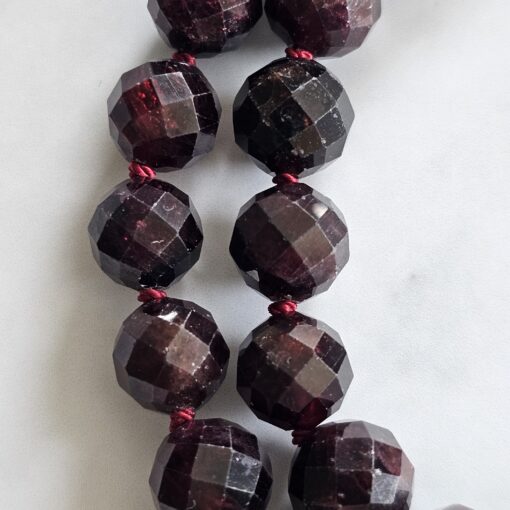 Granat (facettiert) -Mala mit Granat-Anhänger (Freiform) und 2 Armbändern – Bild 22