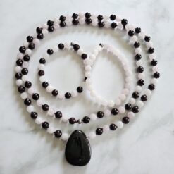Granat-Rosenquarz (matt) -Mala mit Granat-Anhänger (Freiform) und 2 Armbändern