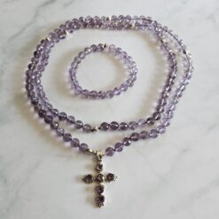 Amethyst (hell und facettiert) -Mala mit Kreuzanhänger aus 925 Silber und Amethyst sowie Armband