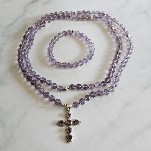 Amethyst (hell und facettiert) -Mala mit Kreuzanhänger aus 925 Silber und Amethyst sowie Armband