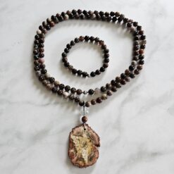 Versteinerte Holz-Mala (3) mit größerem, versteinertem Holz-Anhänger (Freiform) und Armband