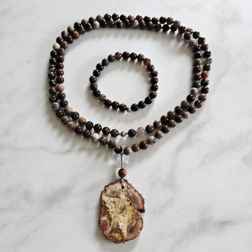 Versteinerte Holz-Mala (3) mit größerem, versteinertem Holz-Anhänger (Freiform) und Armband