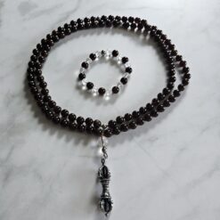 Andradit (Granat) -Mala mit Edelstahlanhänger (Dorje) und Armband