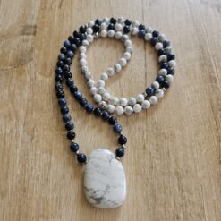 Dumortierit-Magnesit-Mala (2) mit Magnesit-Anhänger (Freiform)