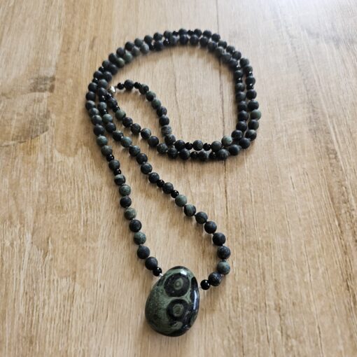 Eldarit ("Kabambastein", matt) -Turmalin (schwarz) -Mala mit Eldarit-Anhänger (Freiform)