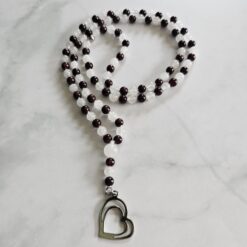 Granat-Milchquarz-Mala mit Edelstahl-Anhänger (Herz im Herzen)