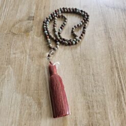 Jaspis („Shoushan-Jaspis") -Mala (2) mit Baumwollquaste: