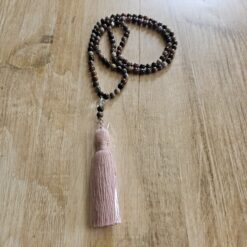 Mala aus versteinertem Holz (3) mit Baumwollquaste