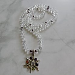 Bergkristall-Granat-Mala mit Chakra-Anhänger (Sonne)