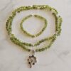 Peridot-Bergkristall (facettiert) -Mala mit Chakra-Anhänger aus 925 Silber und Armband