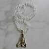 Bergkristall-Mala mit Chakra-Anhänger (Yoga-Figur)