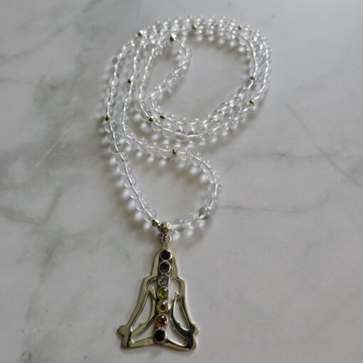 Bergkristall-Mala mit Chakra-Anhänger (Yoga-Figur)