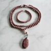 Thulit-Rosenquarz-Mala mit Thulit-Anhänger (Oval) und Armband