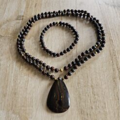 Tigereisen-Messing-Mala (2) mit Tigereisen-Anhänger (Tropfen) und Armband
