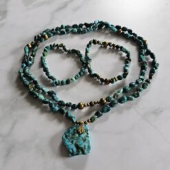 Türkis (Kiesel) -Messing-Mala mit Türkis-Anhänger (Freiform) und 2 Armbändern