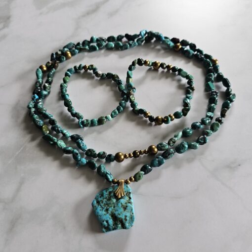Türkis (Kiesel) -Messing-Mala mit Türkis-Anhänger (Freiform) und 2 Armbändern