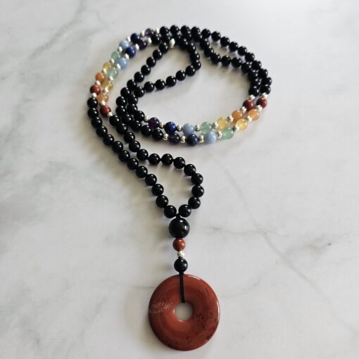 Turmalin (schwarz) -Chakra-Mala (1) mit rotem Jaspis-Donut