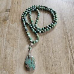 Variscit-Mala (2) mit Variscit-Anhänger (Oval)
