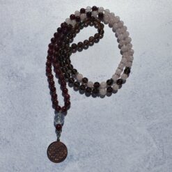 Granat-Rauchquarz-Rosenquarz-Mala mit Edelstahlanhänger (Blume des Lebens) und passendem Armband