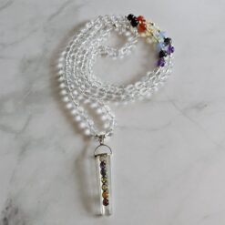 Bergkristall-Chakra-Mala (1) mit länglichem, facettiertem Chakra Anhänger (Bergkristall-Spitze)