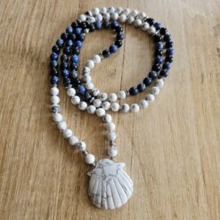 Dumortierit-Magnesit-Mala (2) mit Magnesit-Muschel