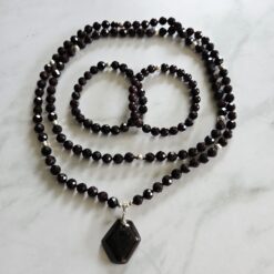Granat (facettiert) -Mala mit Granat-Anhänger (Freiform) und 2 Armbändern