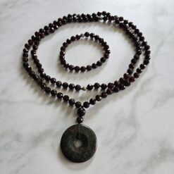 Granat (Malaya-Granat, facettiert) -Mala mit Eklogit-Donut und Armband