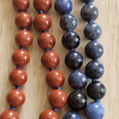 Alternative view of Dumortierit-Jaspis (rot) -Mala (1) mit Dumortierit-Donut