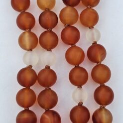Alternative view of „Karneolachat“ (matt) -Achat (weiß und matt) -Mala mit „Karneolachat“-Anhänger (Freiform) und passendem Armband